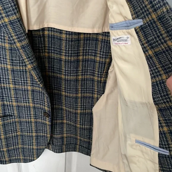 Mens plaid partially lined sport coat. - Picture 3 of 6